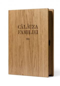 Cutie din lemn de stejar pentru cartea „Calauza Familiei”