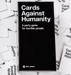 Cards Against Humanity - 2.0 Core Game + O mini extensie cu 30 de carti