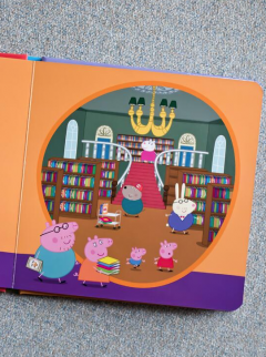 Peppa Pig - Peppa merge la biblioteca